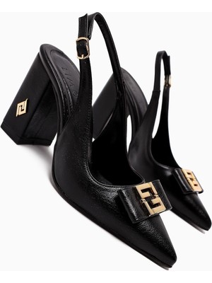 Yupin Siyah Metal Detaylı Burnu Kapalı Topuklu Kadın Ayakkabı