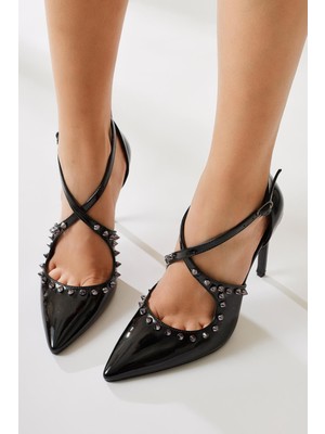 Tinde Siyah Sivri Burunlu Perçin Detaylı Ince Topuklu Ayakkabı