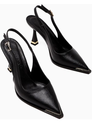 Vita Siyah Taş Detaylı Önü Kapalı Topuklu Kadın Ayakkabı