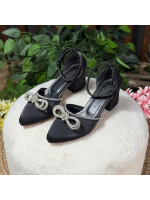 Taş Fiyonklu Bilek Bağlamalı Topuklu Ayakkabı M1117