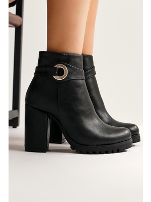Destina Siyah Oval Burunlu Bilek Aksesuarlı Topuklu Bot
