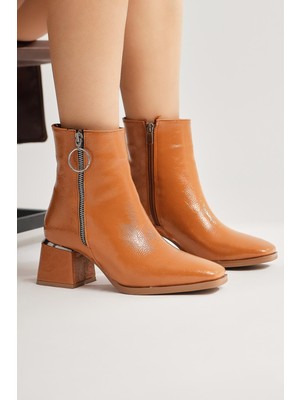 Deyana Taba Kırışık Rugan Fermuar Aksesuarlı Bot