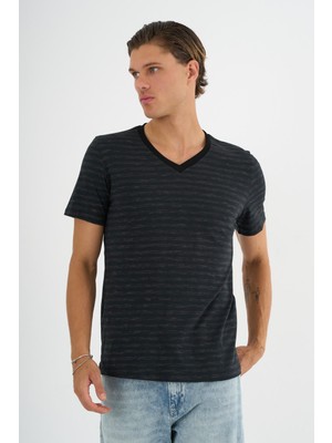 Alexandergardı V Yaka Çizgili T-Shirt