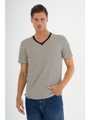 Alexandergardı V Yaka Çizgili T-Shirt