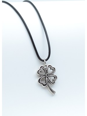 Dört Yapraklı Yonca Gümüş Kaplama Deri İp Kolye