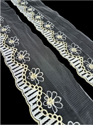 Altay Aksesuar Beyaz Tül Üzerine Gold Simli Çiçek Desenli Kenar Güpür Dantel