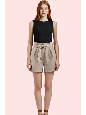 Kadın Kısa Boy Straight Gabardin Dokuma Şort Pamuk Renk Günlük Şıklık Yaz Aylarının Vazgeçilmezi