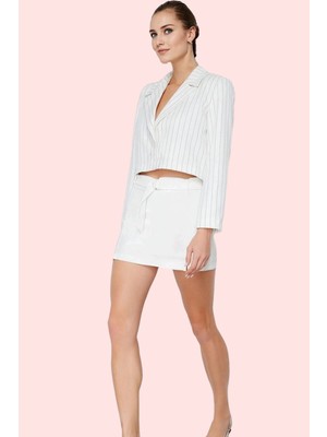 Kadın Düz Mini Şort Etek Kemer Detaylı Yazlık Rahat Kesim Şık Görünüm Yaz Aylarının Vazgeçilmezi