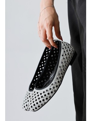 Milinda Gri Süet Lazer Kesim Delikli Taşlı Babet