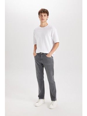 DeFacto Sergio Regular Fit Normal Kalıp Normal Bel Boru Paça Jean Pantolon B7349Ax24Au