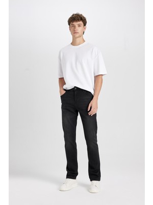 DeFacto Sergio Regular Fit Normal Kalıp Normal Bel Boru Paça Siyah Jean Pantolon D7335AX24AU