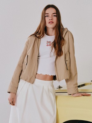 Xsıde Beyaz Bisiklet Yaka Nakışlı Kadın Crop