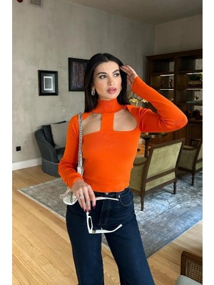 Kadın Oranj Akrilik Yarım Balıkçı Yaka Kısa Bluz