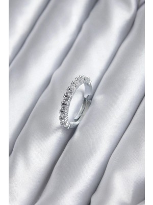 Gümüş Renk Ince Su Yolu Model Zirkon Taşlı Kadın Yüzük
