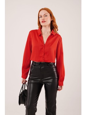 Saten Crop Model Kırmızı Gömlek