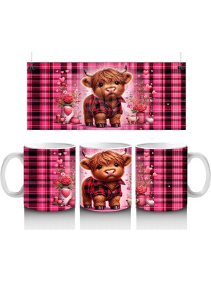 Kalplerle Süslenmiş Kareli Fon Önünde Tatlı Buzağı – Baskılı Kahve Kupası