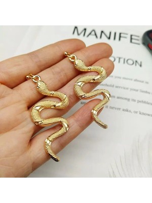 Şıklığınızı Tamamlayacak Yılan Desenli Küpe