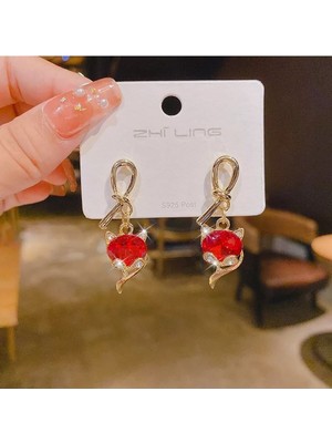 Şıklığınızı Tamamlayacak Kırmızı Taşlı Küpe