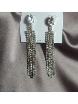 Göz Alıcı Taşlı Küpe ile Şıklığınızı Tamamlayın