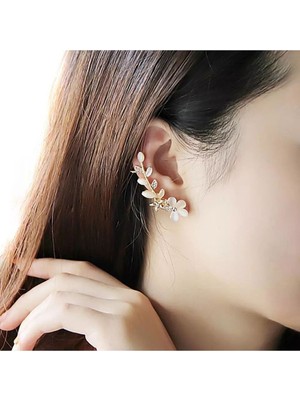 Şık Taşlı Çiçek Aksesuarı ile Zarif Görünüm