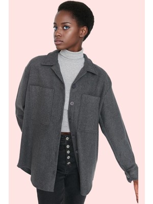 Kadın Düz Desen Kaşe Gömlek Çift Cepli Günlük ve Iş Hayatı Için Yaz Aylarının Vazgeçilmezi