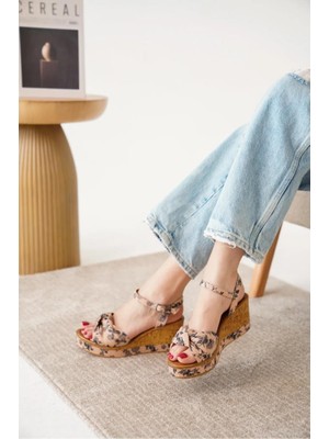 Papuçcity Frzn 03189 Kadın Dolgu Topuk Çiçek Desenli Sandalet Ayakkabı
