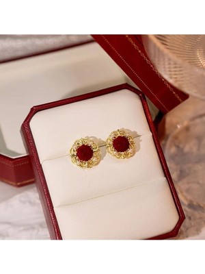 Şıklığınızı Tamamlayacak Incili Altın Küpe