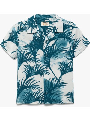 Kısa Kollu Düğmeli Yaprak Desenli Viskon Gömlek