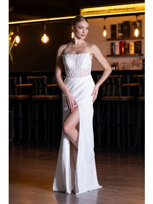 Straplez Güpür Aplikeli Yırtmaçlı Uzun Abiye Elbise ABU5001