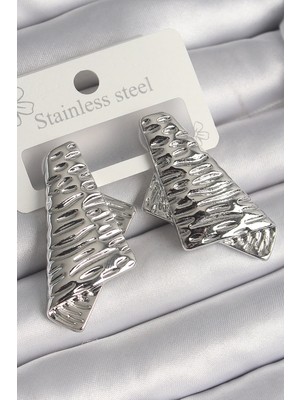 Bfs Pirinç Gümüş Renk Işleme Detaylı Katlanmış Kare Plaka Model Kadın Küpe