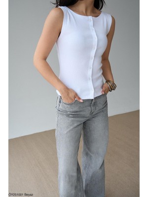 Kadın Beyaz Renk Bisiklet Yaka Düğmeli Bluz Yelek