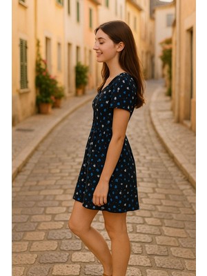Kadın Mavi Noktalı Elbise – Retro Şıklığı