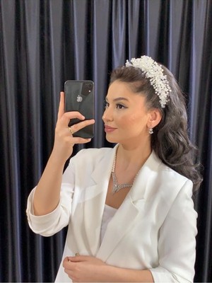 Nişantaşı Aksesuar Beyaz Kristal Boncuklu Gelin Kına Düğün Nişan Nikah Tacı Kadınlar İçin Şık İnci Detaylı