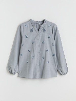 Fırfırlı Kaçık Yaka Çiçek Nakışlı Bluz  (W5)