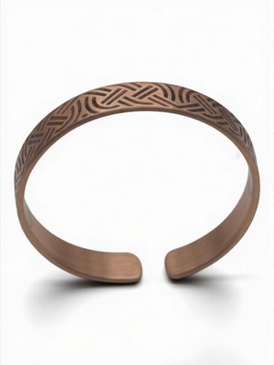 El Yapımı Etnik Motifli Içten Dualı Saf Bakır Bileklik, Şık ve Doğal Tasarım.