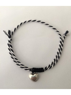 El Yapımı Siyah Beyaz Kalp Motifli Şans Bilekliği