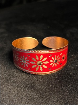 El Işlemesi Çiçekli Kırmızı Bakır Bileklik, Şık ve Doğal Aksesuar.