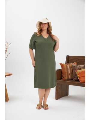 Yaka Detaylı Yırtmaçlı Büyük Beden Elbise Haki