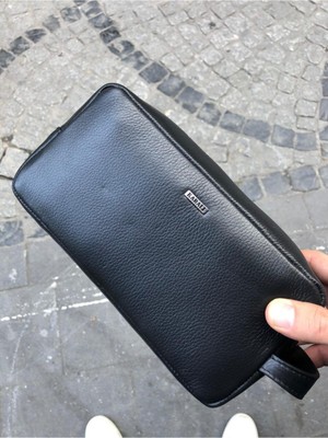 Siyah Hakiki Deri Fermuarlı Spor El Çantası, Şık ve Kullanışlı Erkek Çanta.