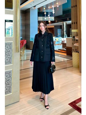 Siyah Payet Detaylı Piliseli Etek Takım