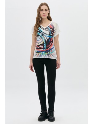 Dijital Baskılı Nakışlı V Yaka T-Shirt