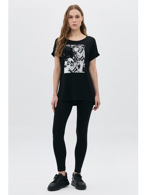 Kaplan Baskılı Sırt Detaylı T-Shirt