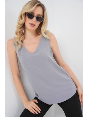 V Yaka Sıfır Kol Bluz 950 - Gri