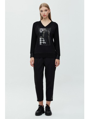 Paçası Yarım Piramit Taşlı Pantolon