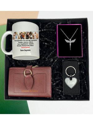 Anneler Gününe Özel Bordo Cüzdan Melek Kolye Isimli Kalp Anahtarlık ve 4 Fotoğraflı Anne Tasarımlı Kupa Bardak