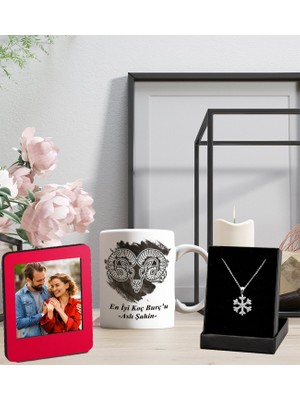 Kişiye Özel Isim Soyisim Burç Lara Özel Tasarımlı Kupa ve Resimli Kırmızı Çerçeve ve Kartanesi Figürlü Kolye