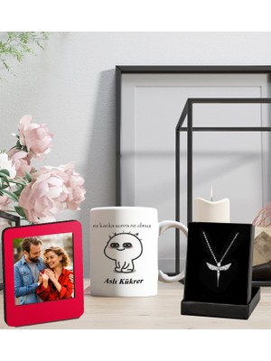 Kişiye Özel Meraklı Tasarım Isim Soyisim Tasarımlı Kupa Bardak ve Resimli Kırmızı Çerçeve Melek Figürlü Kolye