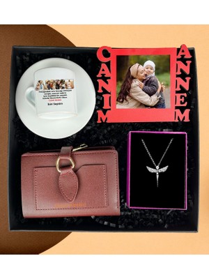 Anneler Gününe Özel Canım Annem Kırmızı Çerçeve Bordo Cüzdan Melek Kolye ve 4 Fotoğraflı Anne Tasarımlı Türk Kahve Fincanı