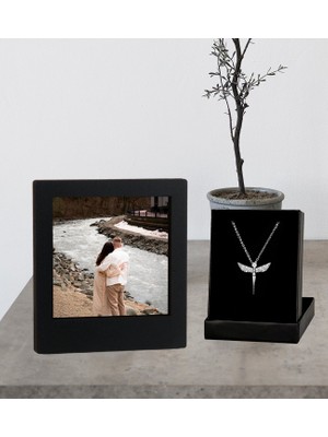 Kişiye Özel Fotoğraflı Ahşap Çerçeve ve Melek Kolye Set