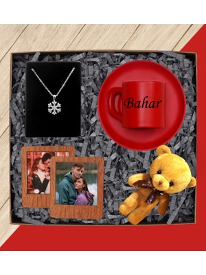 Kişiye Özel Isimli Kırmızı Türk Kahvesi Fincanı Kar Tanesi Kolye Ayıcık Anahtarlık ve Fotoğraflı Ahşap Çerçeve Seti